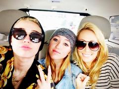 Miley Cyrus Bonds With Mom and Sister Amid Parents' Divorce