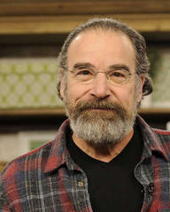 Mandy Patinkin hands out Homeland DVDs to poor pals