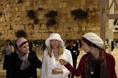 Barbra Streisand criticizes treatment of women by ultra-Orthodox Jews during Israel visit